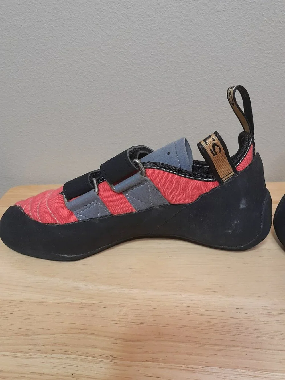 Five Ten 5.10 Coyote VCS Canvas Rock Climbing Shoes Stealth Rubber C4 W7.5